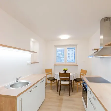 Razusa Centrum * Banska Bystrica